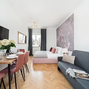 Gallery 7 - 6 Apartament
